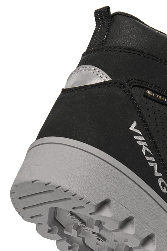Schwarzer VIKING GORE-TEX Knöchelschuh FLEEK WARM GTX mit bequemer Passform und wasserdichten Eigenschaften