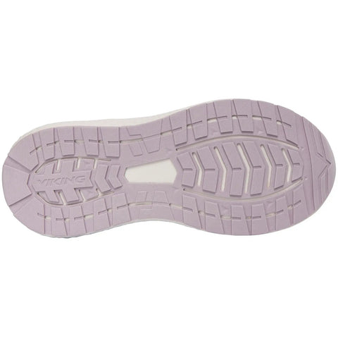 Schuhsohle eines lilafarbenen Viking-Schuhs mit grobem Profil; Viking-Logo sichtbar