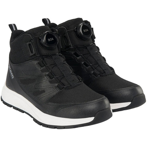 Seitenansicht des VIKING TEX Knöchelschuh EQUIP MID WP BOA – schwarz, BOA-Verschluss, weiße Sohle.