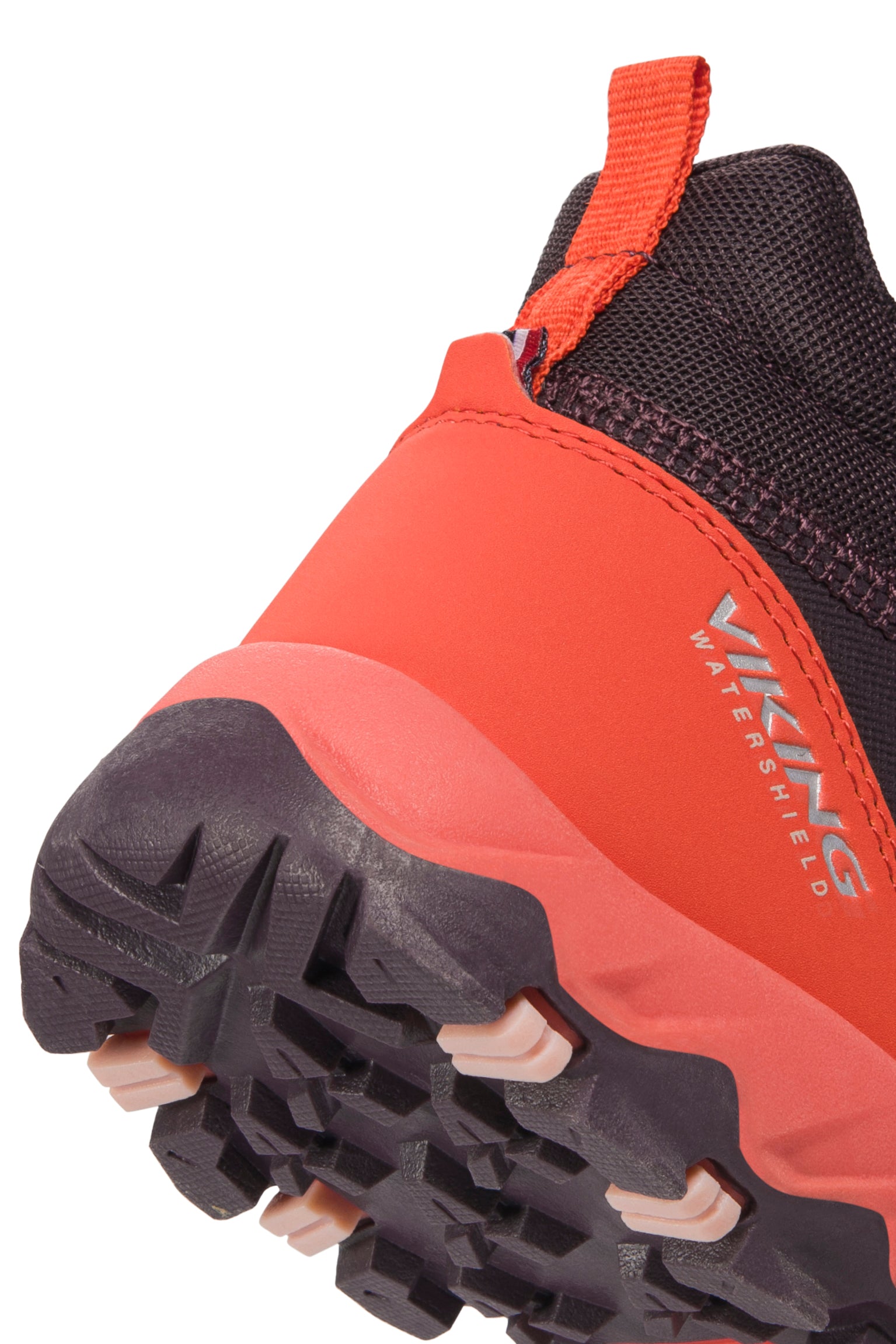 Detailaufnahme des bequemen und wasserdichten Knöchelschuhs VIKING TEX TRACK MID SL in pflaume und rot für wetterfeste Trails