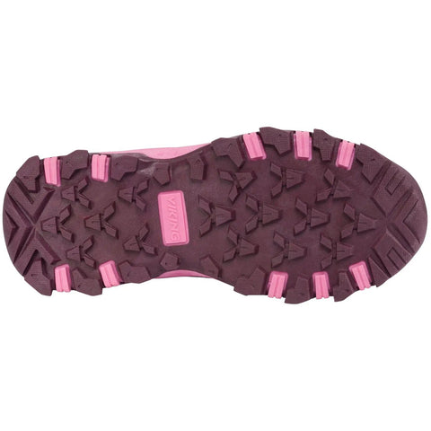 Unteransicht der Viking TEX Knöchelschuh TRACK MID SL in Pflaume/Pink; Profilsohle mit pinken Akzenten und Viking-Logo.