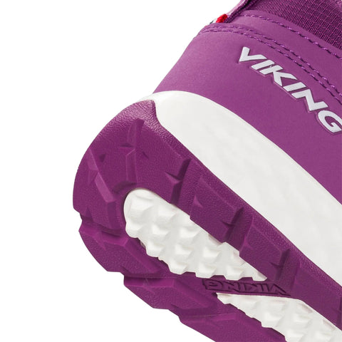 Seitenansicht des VIKING FUN MID GTX 1V Schuhs in fuchsia, mit weißer Sohle und sichtbar platziertes Logo.