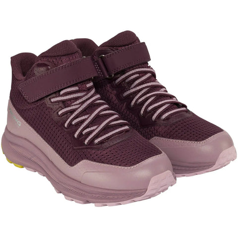 Seitenansicht des VIKING TEX Knöchelschuh FLOW MID WP 1V pflaume – mit Schnürung und Klettverschluss
