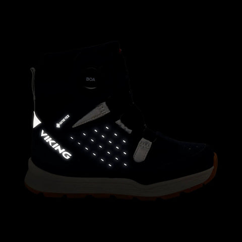 Schuhe: VIKING Gore-Tex ESPO WARM BOA Stiefel, Seitenansicht; dunkle Oberseite, BOA-Verschluss, weiße Sohle sichtbar.