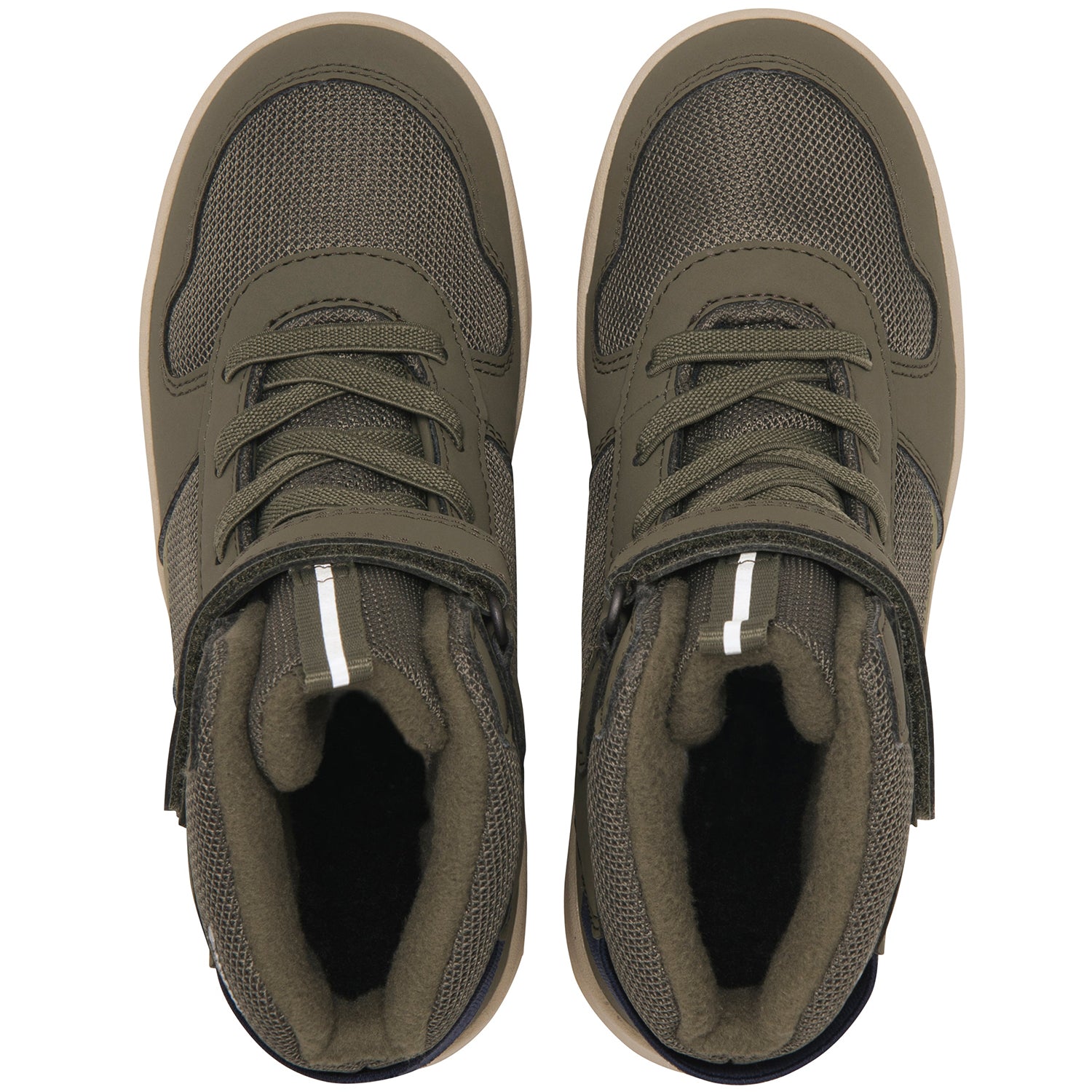 Nahaufnahme der atmungsaktiven GORE-TEX-Membran und der wetterfesten Oberflächenbeschichtung des VIKING JACK MID WARM GTX in oliv und navy