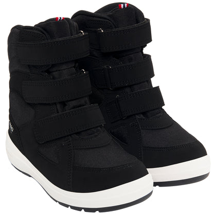 Nahaufnahme der robusten Sohle des schwarzen VIKING TEX Stiefels für winterliche Bedingungen