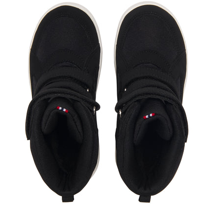 VIKING TEX FUN WARM WP 3V Stiefel in Alltagssituation bei Schnee und Kälte in schwarzer Optik