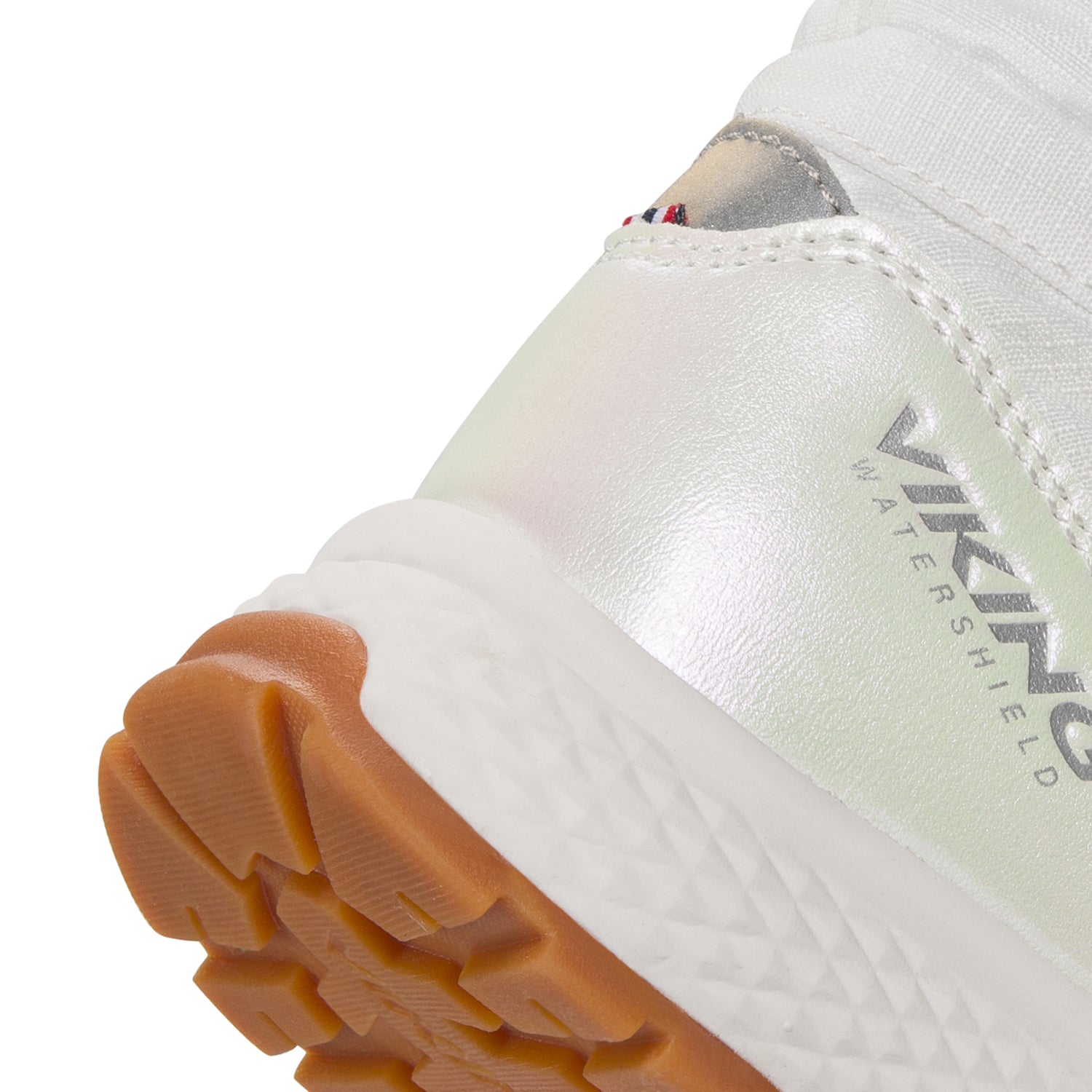 Hochwertige Verarbeitung des weißen VIKING TEX Stiefels EQUIP SHINE WARM WP PULL-ON für optimalen Schutz gegen Nässe