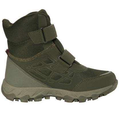 Nahaufnahme des Olivenfarbenen VIKING TEX TRACK WARM WP 2V Stiefels mit texturierter Oberfläche
