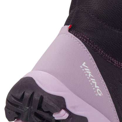 Wasserdichte und atmungsaktive VIKING TEX Stiefel in lila, perfekt für winterliches Outdoor-Abenteuer
