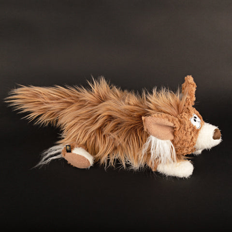 Weiches Plüschtier mit schwarzen Knopfaugen und pinker Nase