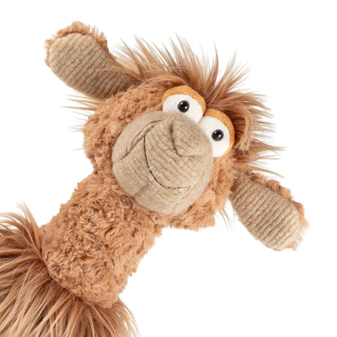 Seitenansicht eines braunen Sigikid-Stofftiers Sabber Lina, beige Schnauze, flauschiges Fell, große Augen