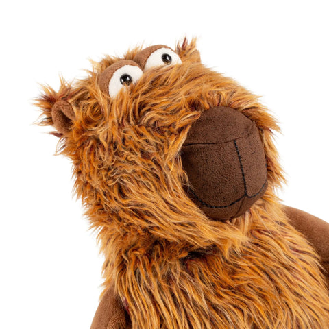 Detailaufnahme des Sigikid BEASTS Smokey Jack Stofftier; braunes, langhaariges Fell und große Augen