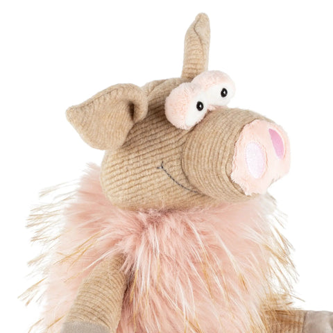 Detailaufnahme des Stofftiers Sigikid BEASTS Spot Hog, beige Plüschfell, rosa Ohreninnen, rosa Schnauze, schwarze Augen.