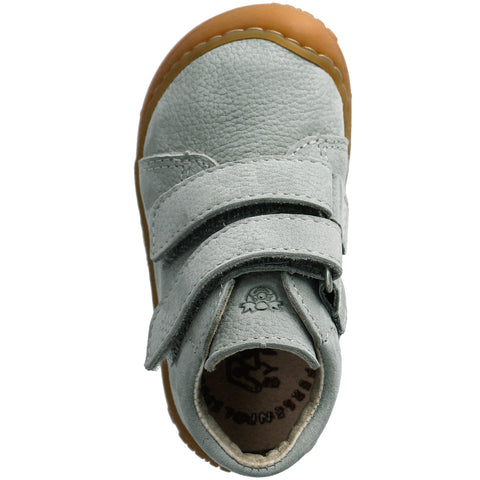  Praktischer und modischer Schuh für aktive Mädchen 