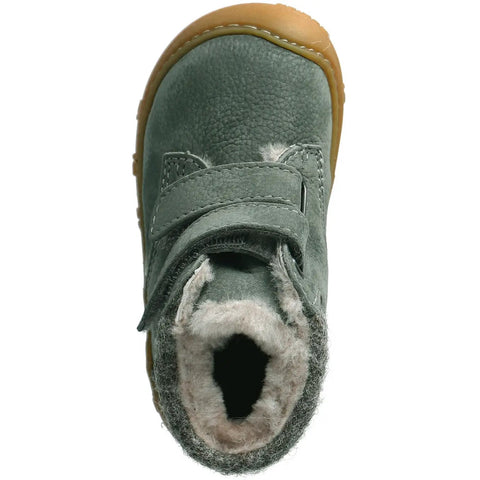 Draufsicht: RICOSTA Barfuß-Knöchelschuh NICO salbei; grünliches Leder, Klettverschluss, braune Sohle, Fellfutter sichtbar.