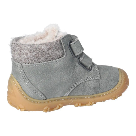 Seitenansicht des Ricosta Barfuß-Knöchelschuh NICO in Salbei; graues Obermaterial, hellbraune Sohle.