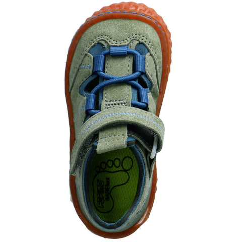 Kid playing in the sand with RICOSTA Barfußschuh Halbsandale JERRY in eukalyptus and blue, enjoying the freedom and protection for their feet