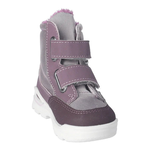 Seitenansicht des RICOSTA Schuhe Modell MELINA in lila, mit Klettverschluss und weißer Sohle.