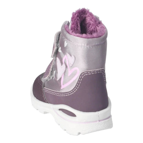 Rückansicht des RICOSTA Schuhs MELINA in Lila mit Herzmotiv und flauschigem Innenfutter, weiße Sohle.