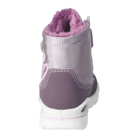 Ricosta Stiefel MELINA Rückansicht in lila mit pinkem Fellkragen und weißer Sohle.