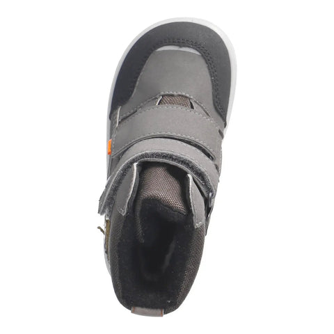 Draufsicht auf den Ricosta Stiefel NEVIS mit grauem Obermaterial und Klettverschluss.
