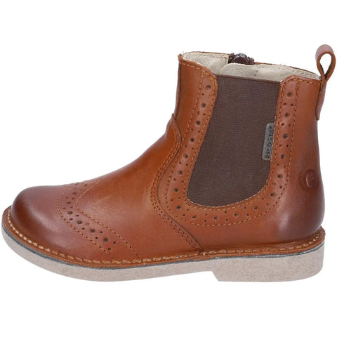 Seitenansicht: Ricosta Stiefelette Dallas Cognac; Leder, elastischer Seitenpanel, Lochperforationen, helle Sohle.