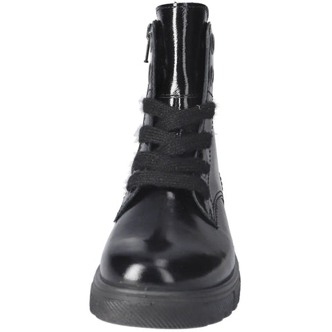 Vorderansicht des Ricosta TEX Stiefel SURI, schwarz; glänzendes Obermaterial und Schnürung sichtbar.