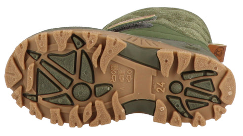 Vorderansicht der LURCHI Stiefel FINN in Oliv, zeigt den sicheren Halt und die stilvolle Optik