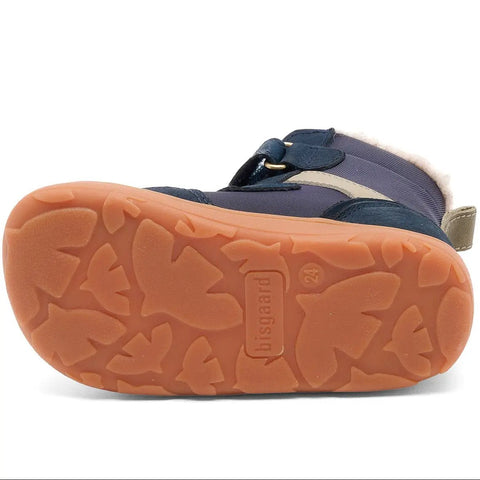 Unteransicht des BISGAARD Barfuß TEX Stiefels Modell 64129-5101 in Navy/Salbei, orange Gummisohle mit Muster