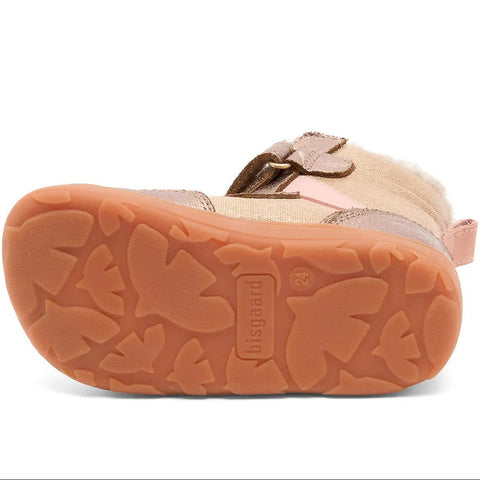 Unteransicht: Schuhe BISGAARD Barfuß TEX Stiefel 64129-5108 roségold; orange Gummisohle mit Blattmuster.
