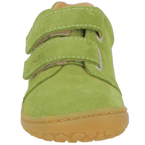 LURCHI Barfuß Halbschuh NOAH - hellgrün being worn by a child