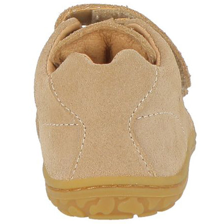 Child wearing LURCHI Barfuß Halbschuh NOAH - beige while hiking