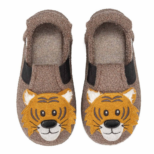 Heller braune NANGA Hausschuh mit Tiger-Muster, aus Bio-Wolle und Filz, mit Klettverschluss, rutschfester Gummisohle und kuscheliger Innensohle, ideal für gemütliche Hausstunden