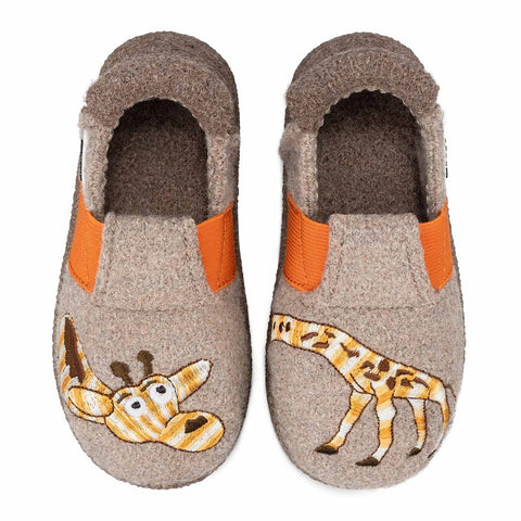 Beige und orangefarbener Hausschuh mit Giraffenmuster, aus Bio-Wolle, mit Klettverschluss, rutschfester Sohle und kuschelig warmer Innensohle