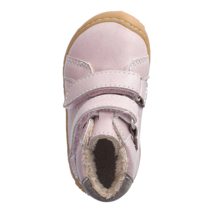 Vorderansicht des kindgerecht designten Ricosta GEDO Knöchelschuhs in zartem Altrosa