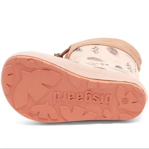 Detailaufnahme der BISGAARD Barfuß Thermo Gummistiefel 92024-5135, creme/beige mit Federn-Muster, rosafarbene Sohle