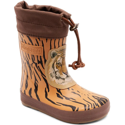 Vorderansicht eines BISGAARD Barfuß Thermo-Gummistiefels; orange-braun mit Tigerstreifen und Tiger-Patch.