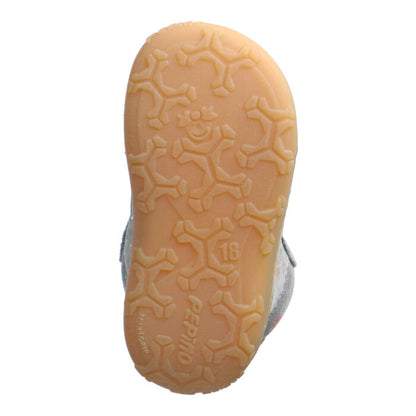 Das robuste Material des RICOSTA GEORGINA Knöchelschuhs in Salbei, verziert mit rostfarbenen Details und herbstlichen Laubmotiven, bietet optimalen Schutz