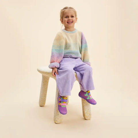 Colorful and playful AFFENZAHN TEX Knöchelschuh featuring a happy tukan design in purple, yellow, and turquoise