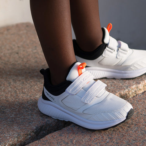 VIKING WATERSHIELD TEX Halbschuh AERY WP 2V - weiß / schwarz / orange - waterproof and breathable hiking shoe in white, black, and orange color scheme