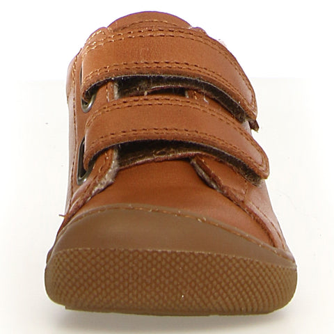 Kid wearing NATURINO Barfußschuh Halbschuh AMUR WOOL while playing outdoors