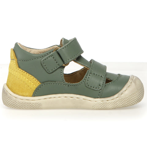 Kindersandalen aus natürlichen Materialien in frischem salbei und gelb