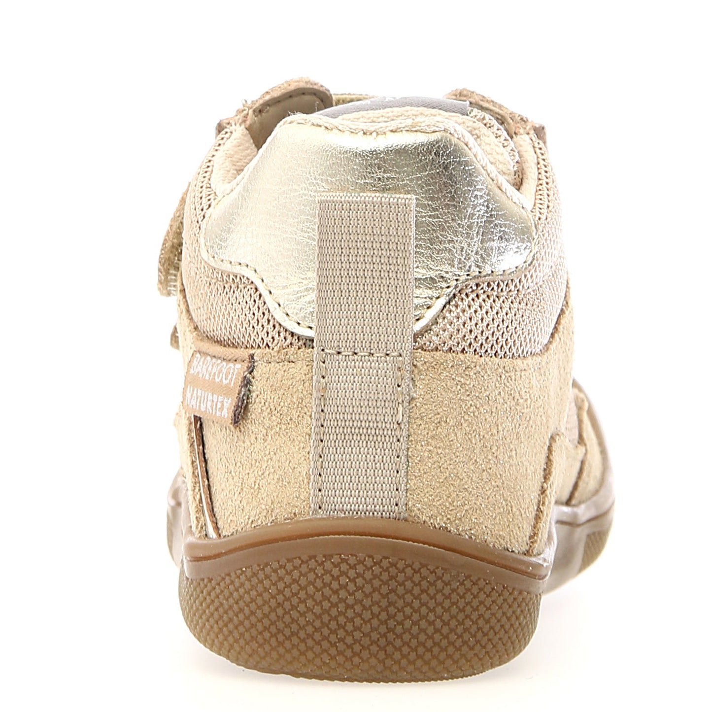 Detailaufnahme des NATURINO Barfuß Knöchelschuh KESY, der sandfarben mit goldener Verzierung und funkelndem Glitzermaterial ist