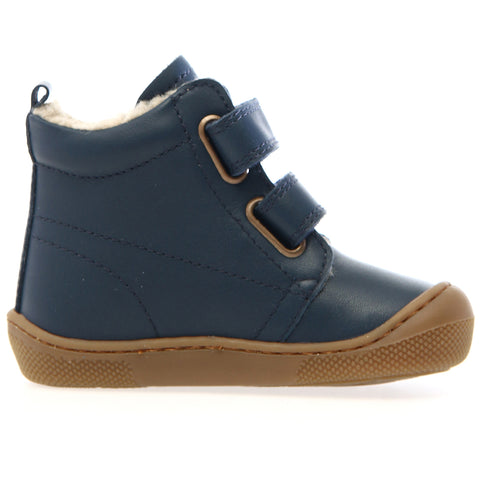 Nahaufnahme der rutschfesten Sohle des NATURINO WIGGHI Barfußstiefels in Navy, ideal für kleine Füße