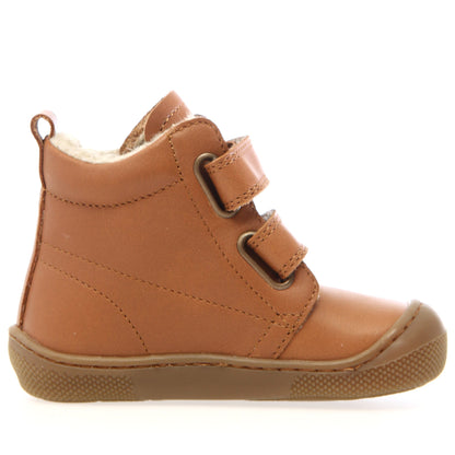 Seitenansicht des NATURINO WIGGHI Barfuß Stiefels in cognac, ideal für nachhaltiges Kinderschuhe