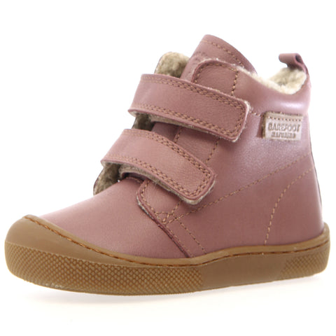 detailreiche Nahaufnahme der atmungsaktiven Sohle der NATURINO Barfuß Stiefel WIGGHI in altrosa