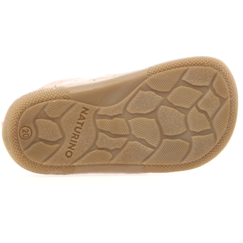 Kinderschuhe NATURINO WIGGHI in zartrosa mit Blümchenmuster, die Bewegungsfreiheit und Komfort fördern