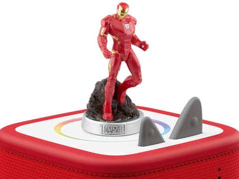 TONIES Figur Iron Man auf roter Basisplatte; rote Rüstung, goldene Details.