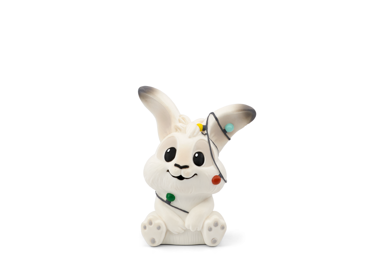 Detailaufnahme der TONIES Figur Flöckchen im Adventskalender 2025, die Weihnachtslichter entdeckt